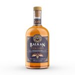 Pflaumen-Rakia aus dem Destillationsjahr 2021, maulbeerfassgereift für eine harmonische Balance aus Frucht und Holz. Hergestellt aus Bio-Pflaumen aus Bulgarien. Die 0,5-l-Flasche ist die klassische Größe für Genießer.